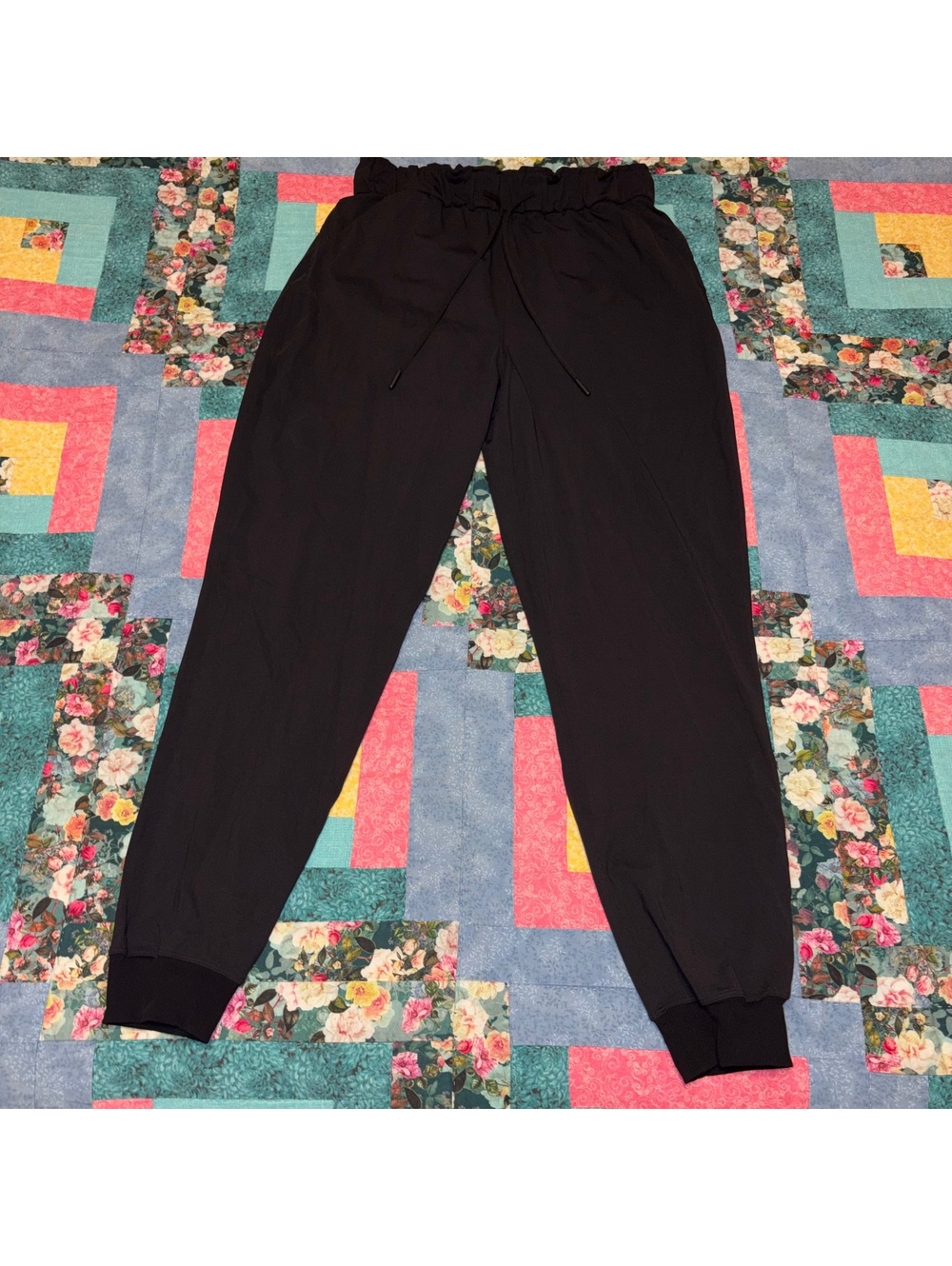 Lululemon $118 On The Fly Black Jogger Pants Elastic Waist Woman’s  Size 8